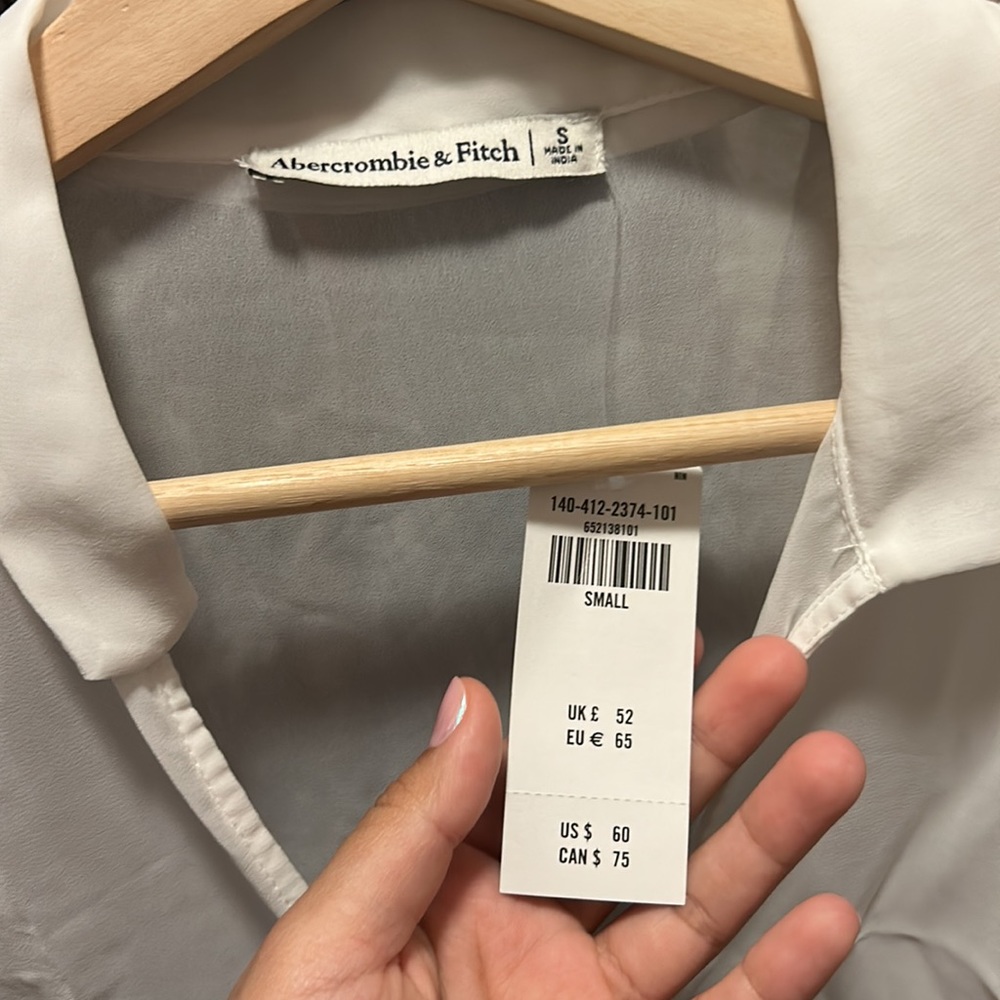 A&F sheer blouse - Picture 2 of 2